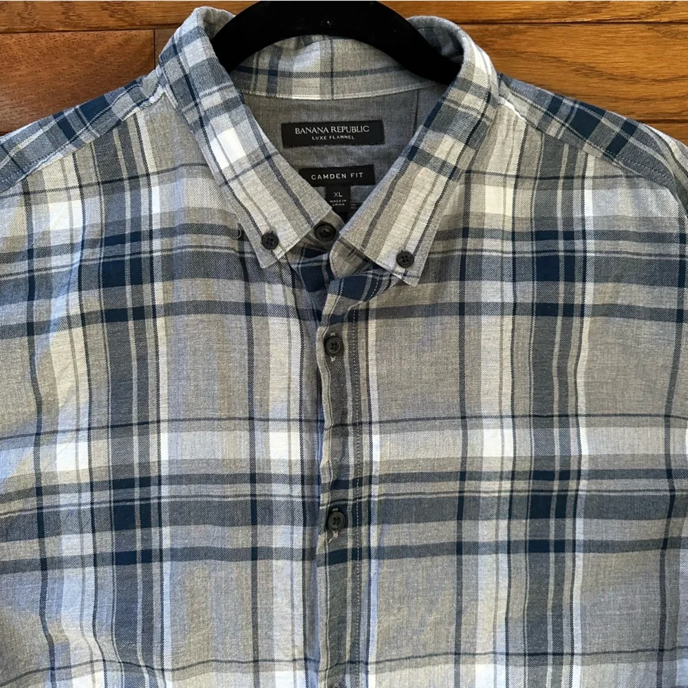 🩶 BANANA REPUBLIC men’s Plaid Button-Up Shirt Gray & Navy plaid XL flannel